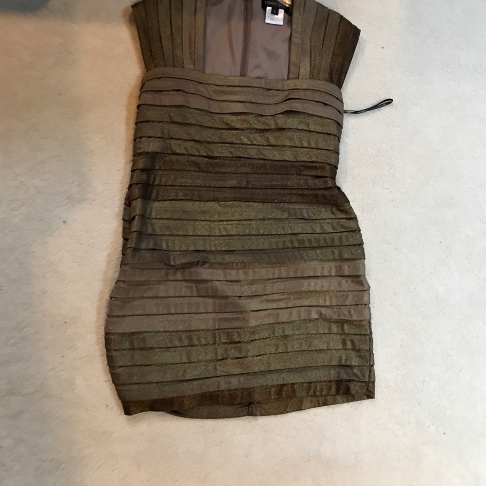 Dress - Picture 2 of 4